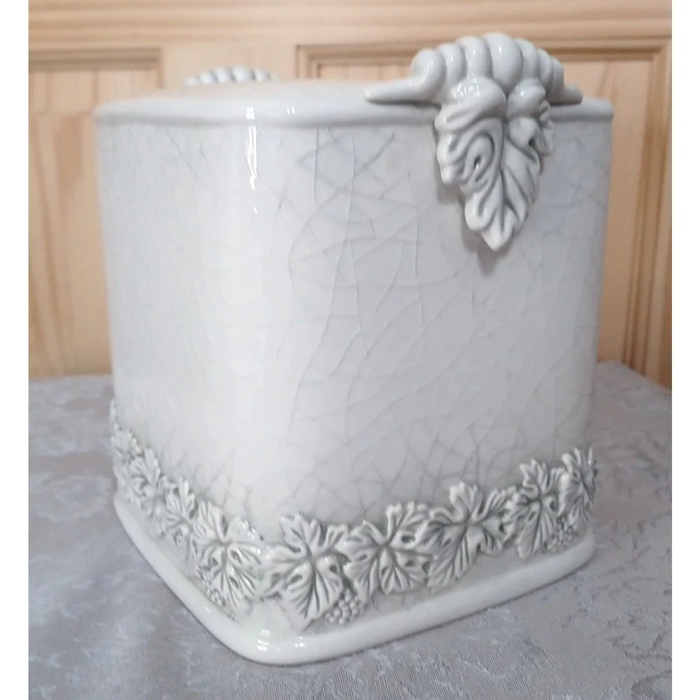 Croscill Tuscany Crackle Vine Glaze Earthenware Tissue Box Cover *CHIP